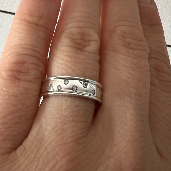 Sterling Silver and Diamond women’s band - Picture 7 of 8